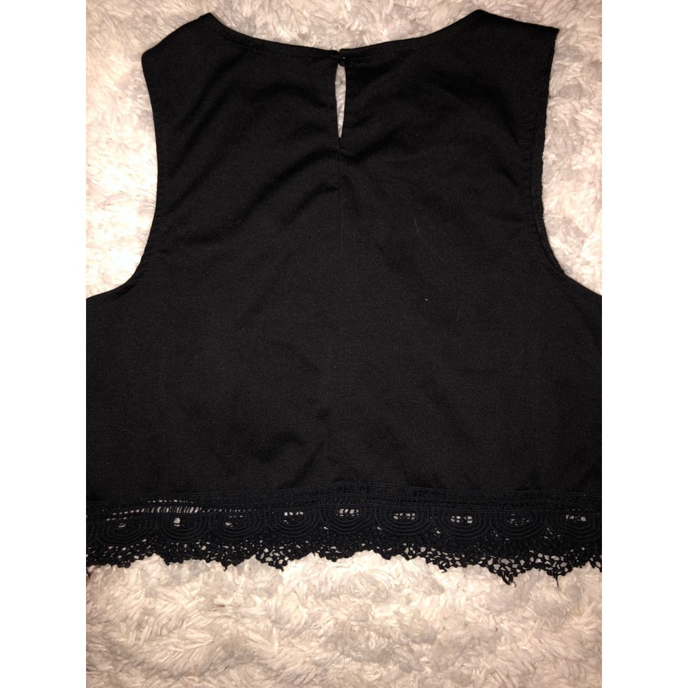 🌹2 for 25🌹 Black lace crop top